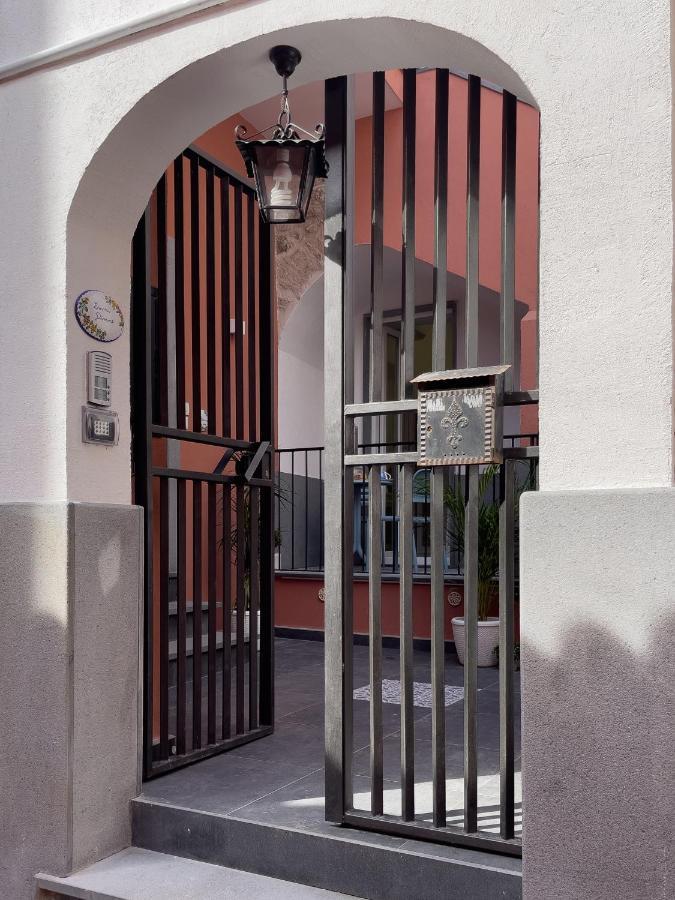 Emma Dimore Apartment กาสเตลลัมมาเร ดิ สตาเบีย ภายนอก รูปภาพ